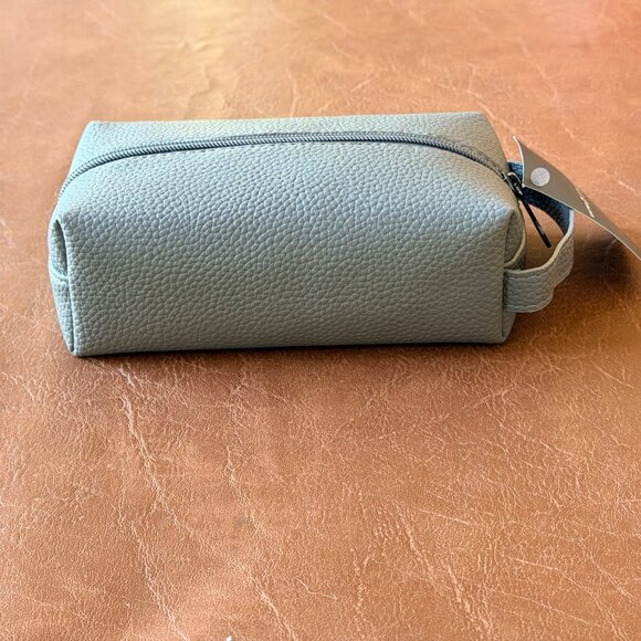 The United Airlines Therabody Polaris Business Class Amenity Kit - Picture 8 of 14